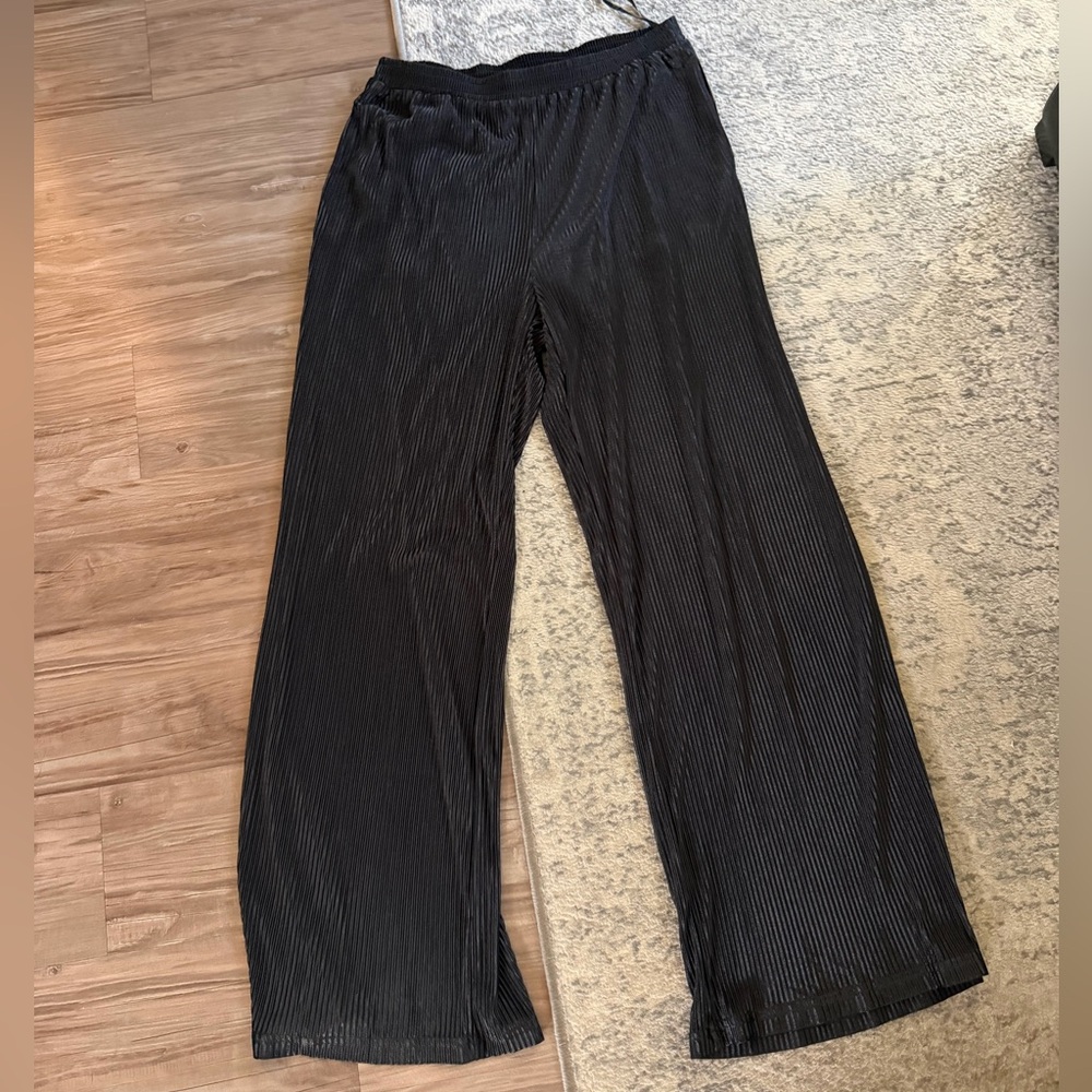 Petal & Pup Black Pleated Silk Trousers